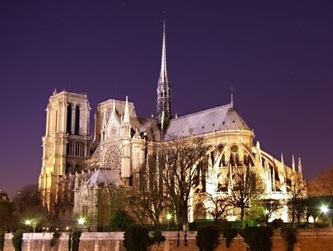 2048px-Notre_Dame_de_Paris_by_night_time